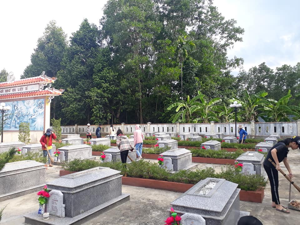 dọn vệ sinh nghĩa trang